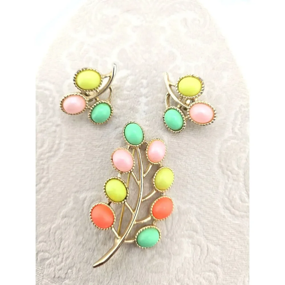 Sarah Coventry Candy Land Brooch Earrings Set Pastel Cabochons Gold Tone